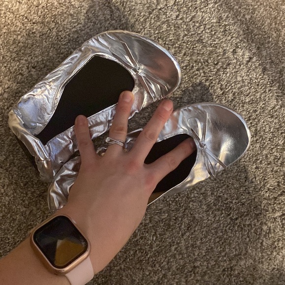 Silky toes silver flats - Picture 2 of 3